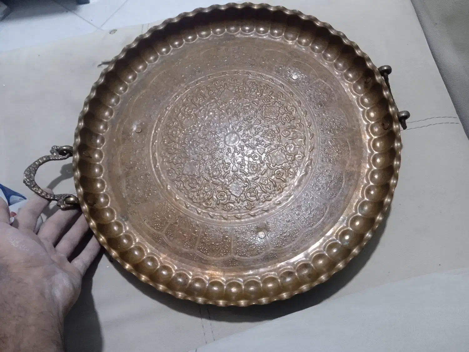 سینی مسی قدیمی بزرگ|ظروف سرو و پذیرایی|کیش, |دیوار