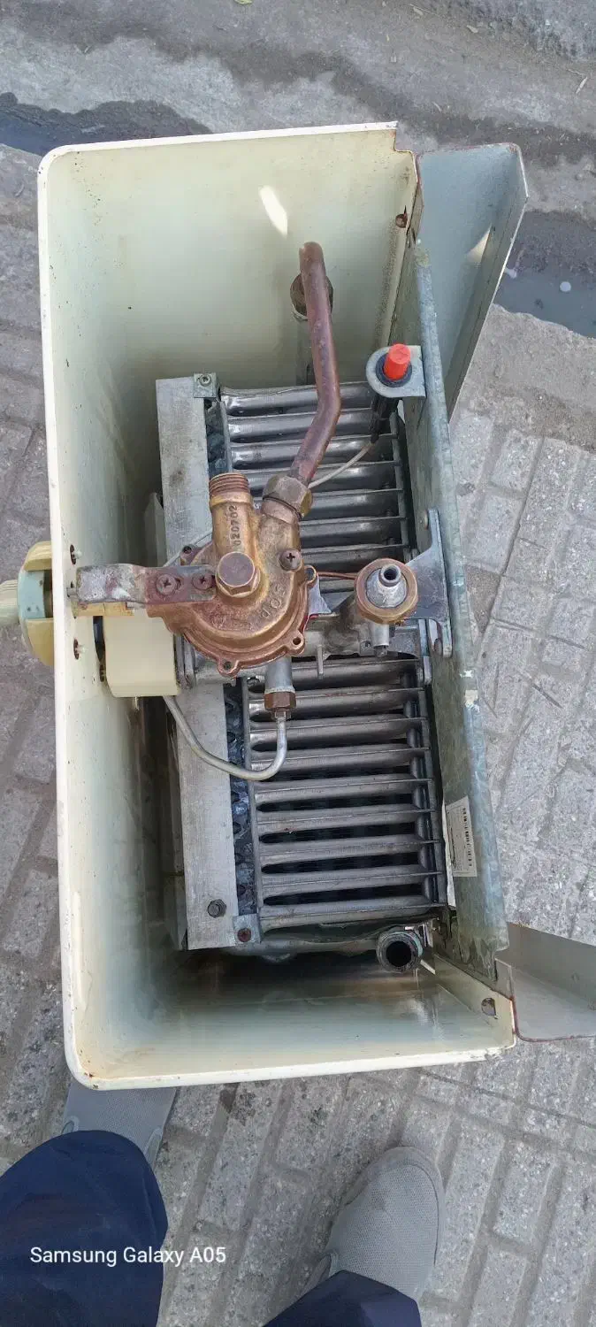 آبگرمکن بوتان اصل  بامبدل مس  قدیمی چند لایه ۱۸|آبگرمکن، پکیج، شوفاژ|لنگرود, |دیوار
