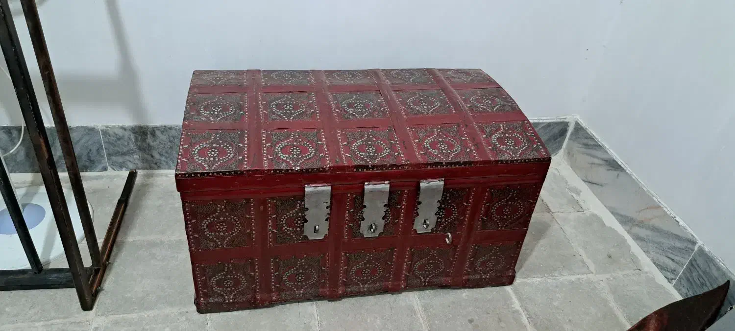 صندوقچه|کلکسیون اشیاء عتیقه|تربت جام, جامی|دیوار