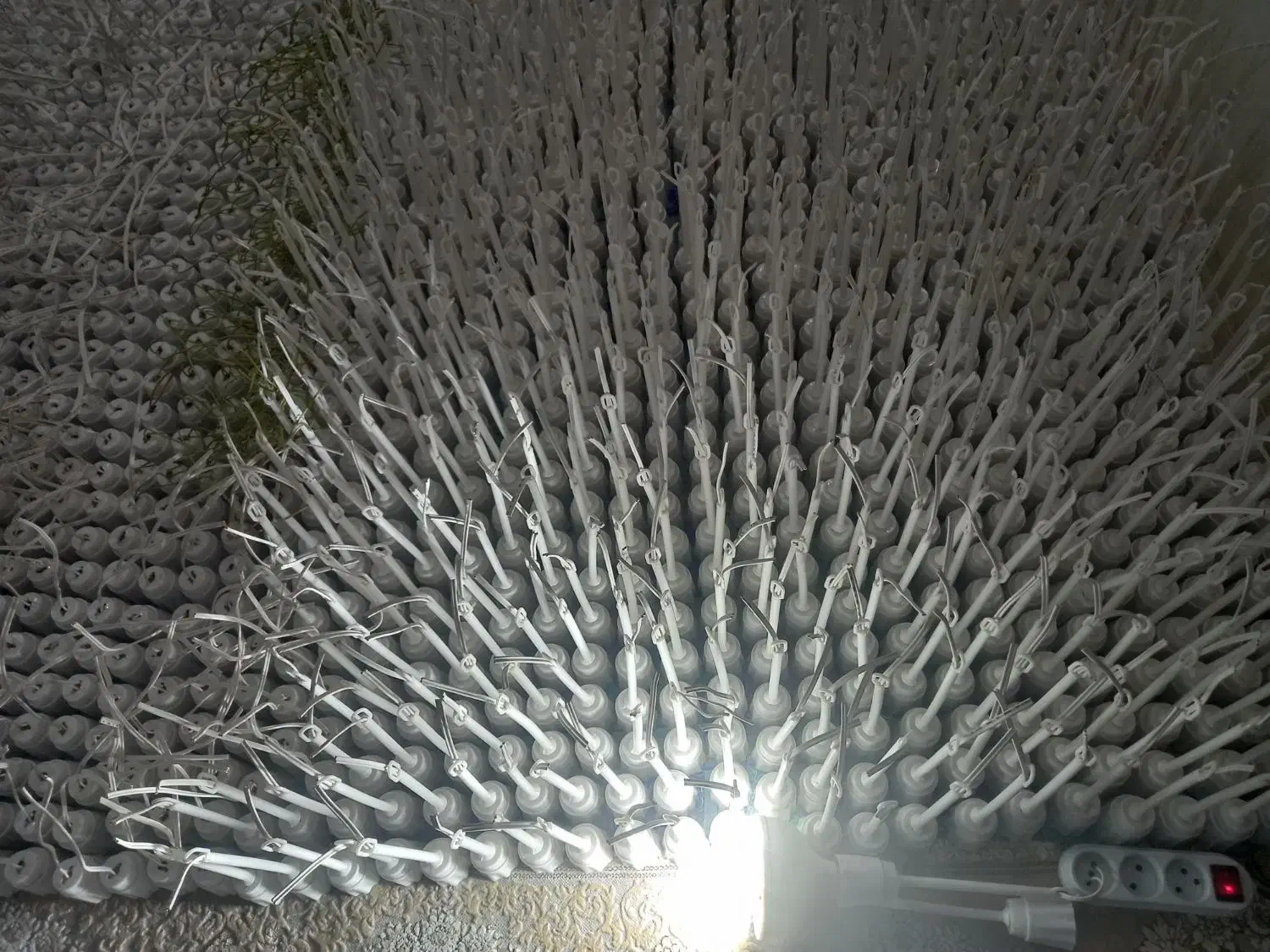 آویز میله ای|لوستر و چراغ آویز|قم, شهرک امام حسن|دیوار