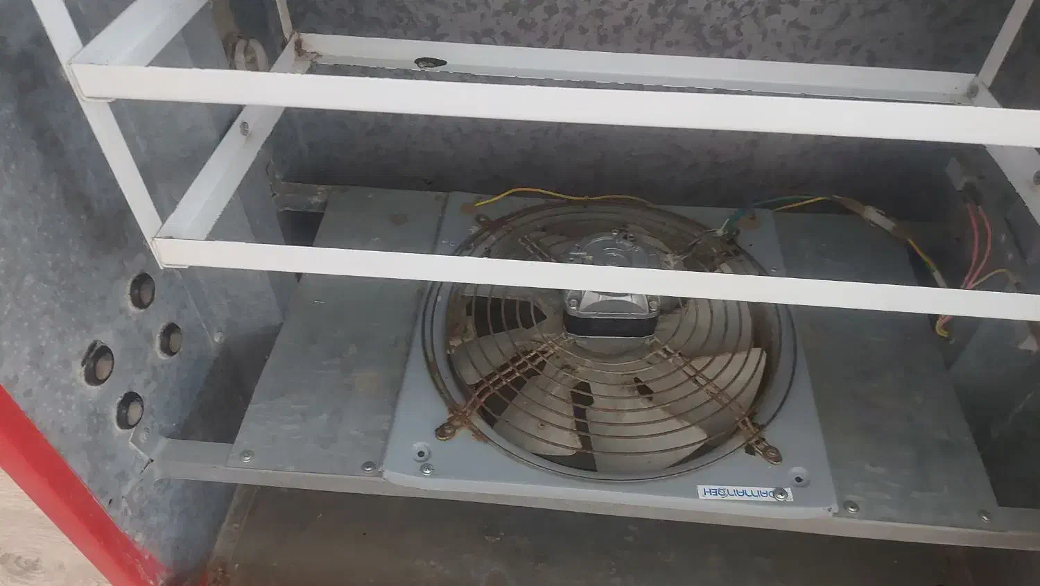 دستگاه جوجه کشی|لوازم جانبی حیوانات|گالیکش, |دیوار