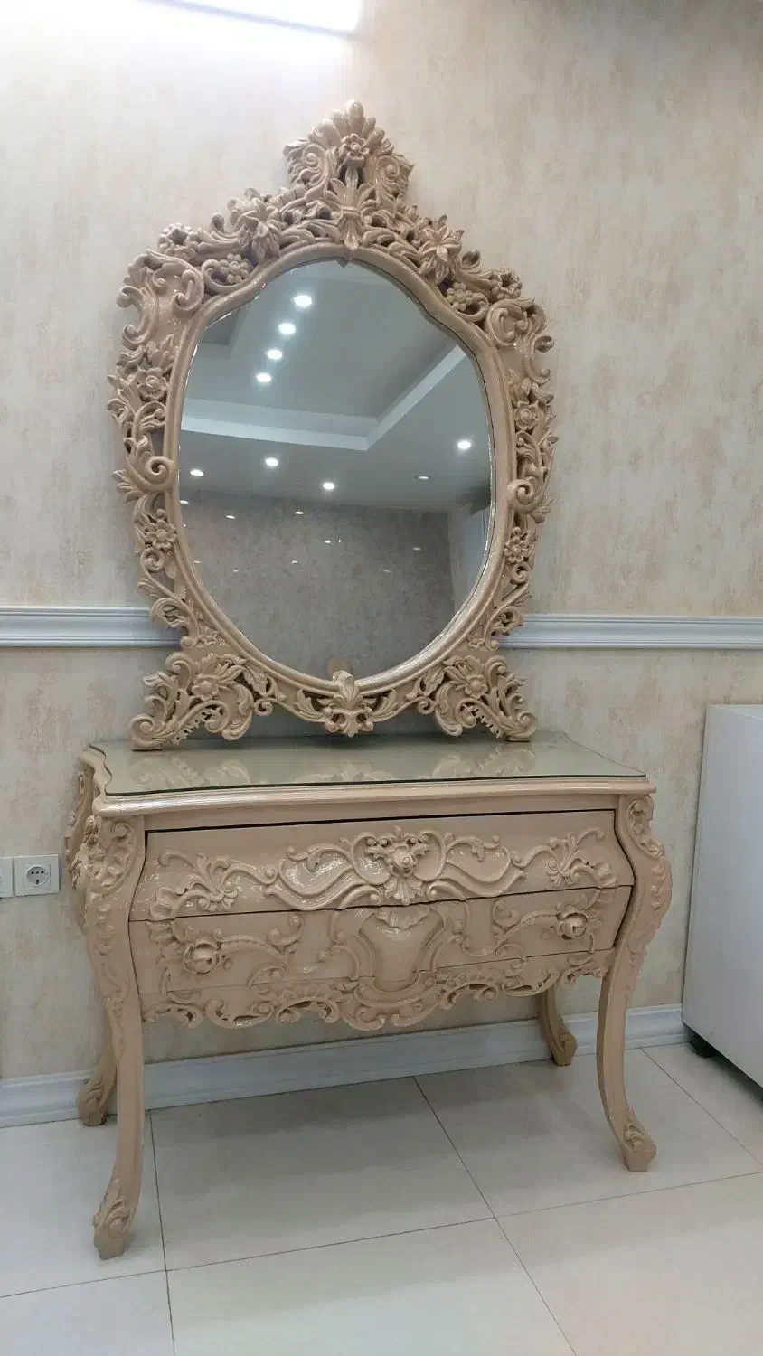 آیینه و کنسول آرایشگاهی|آرایشگاه و سالن‌های زیبایی|قم, سالاریه|دیوار