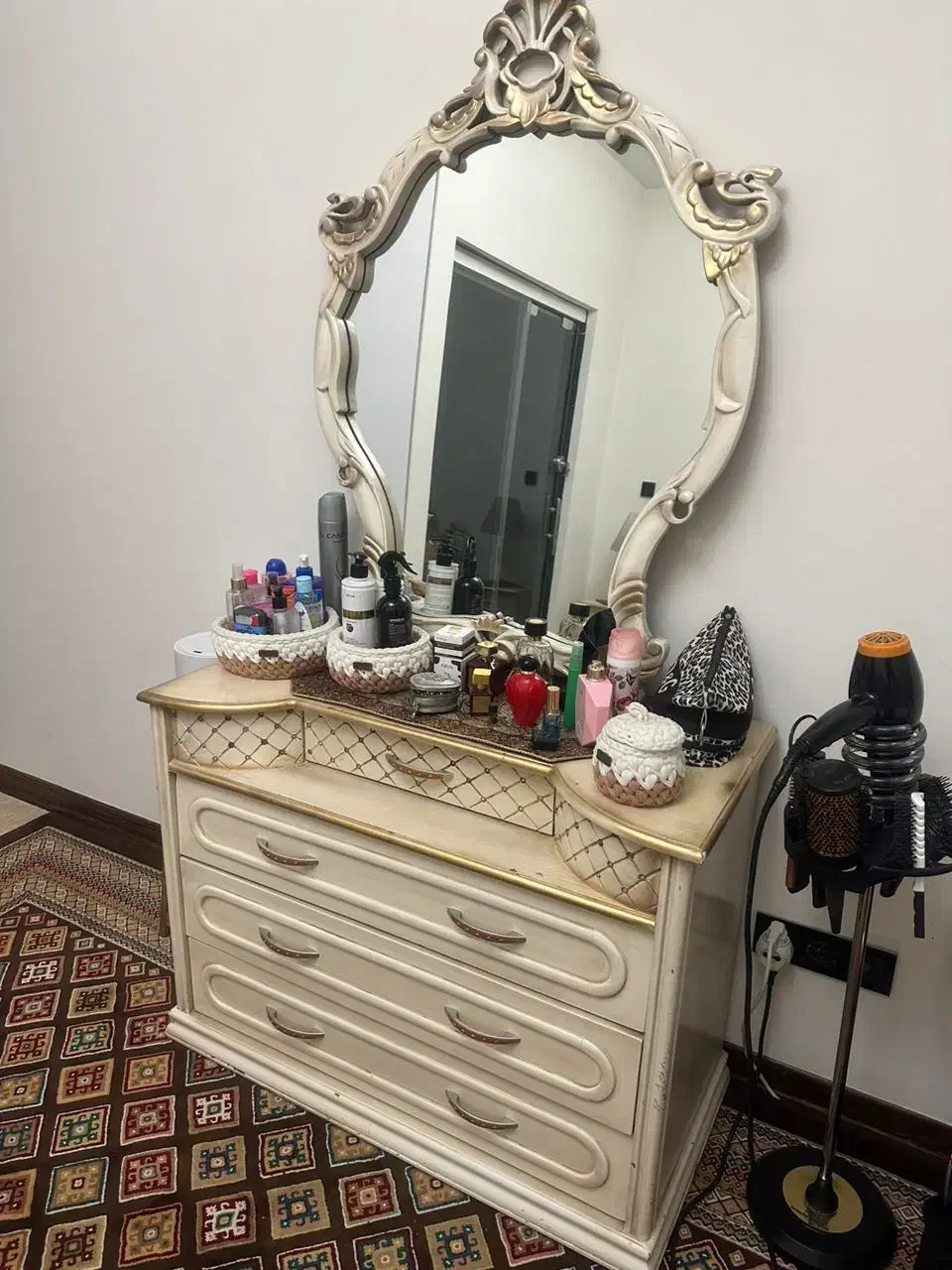 سرویس خواب|تخت و سرویس خواب|تهران, جوانمردان (اندیشه)|دیوار