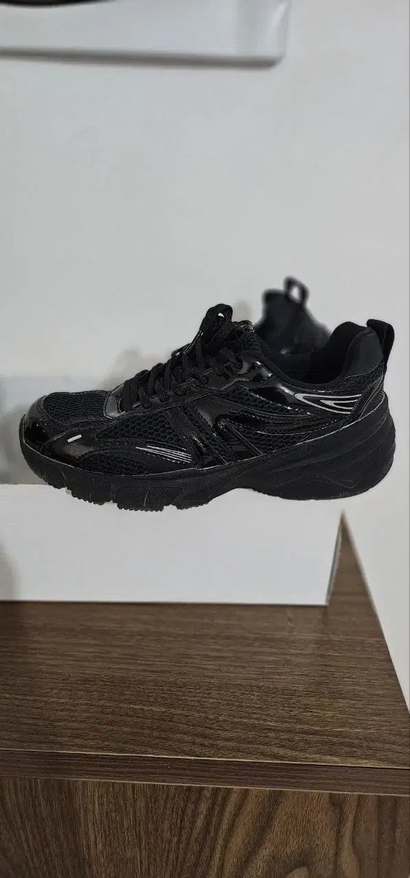 کفش اسپرتی وارداتی|کیف، کفش، کمربند|ماکو, |دیوار