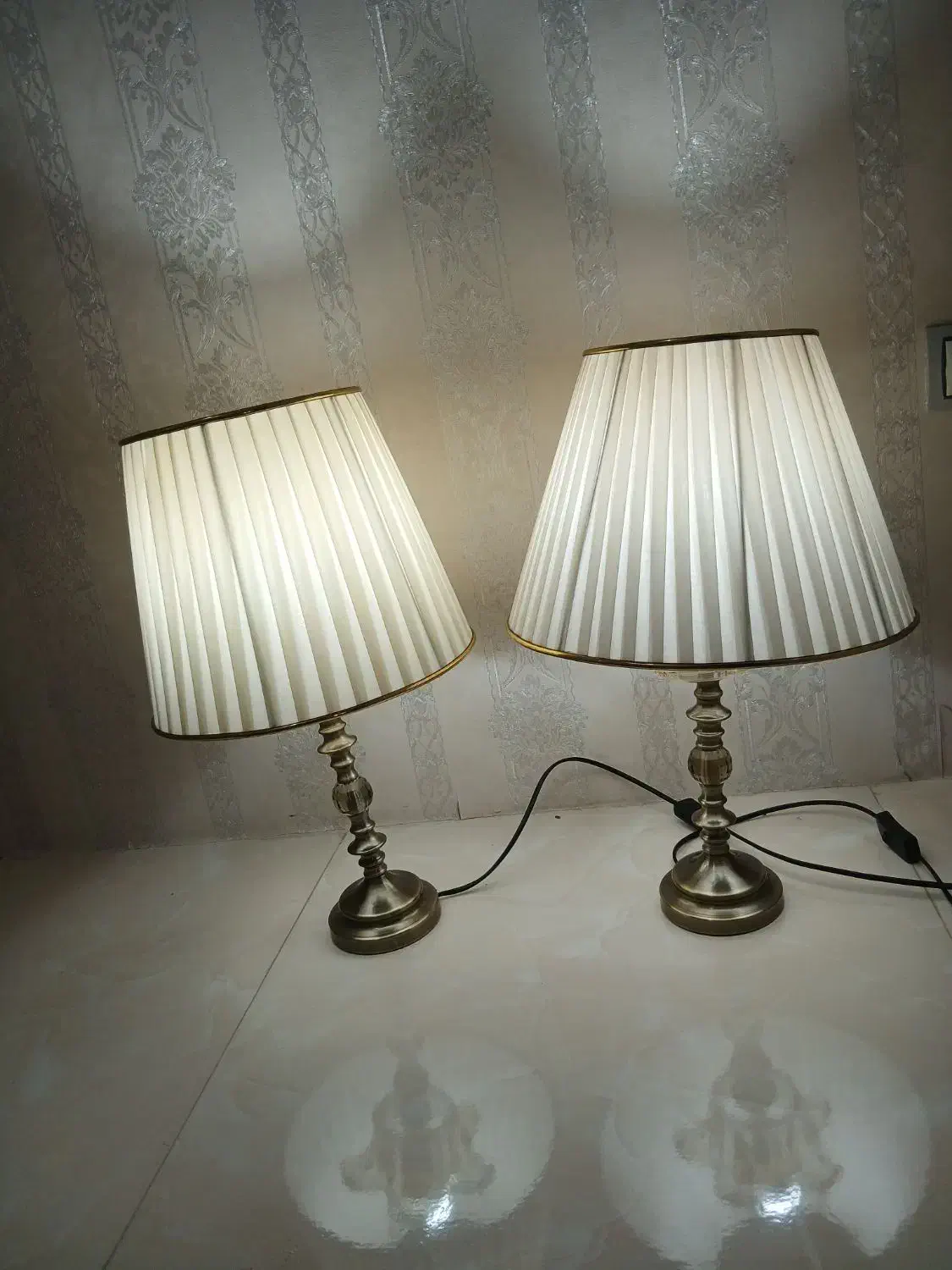 آباژور شامپاینی ۲تا برقی لامپ دار تکی هم فروخته|چراغ خواب و آباژور|اردبیل, |دیوار