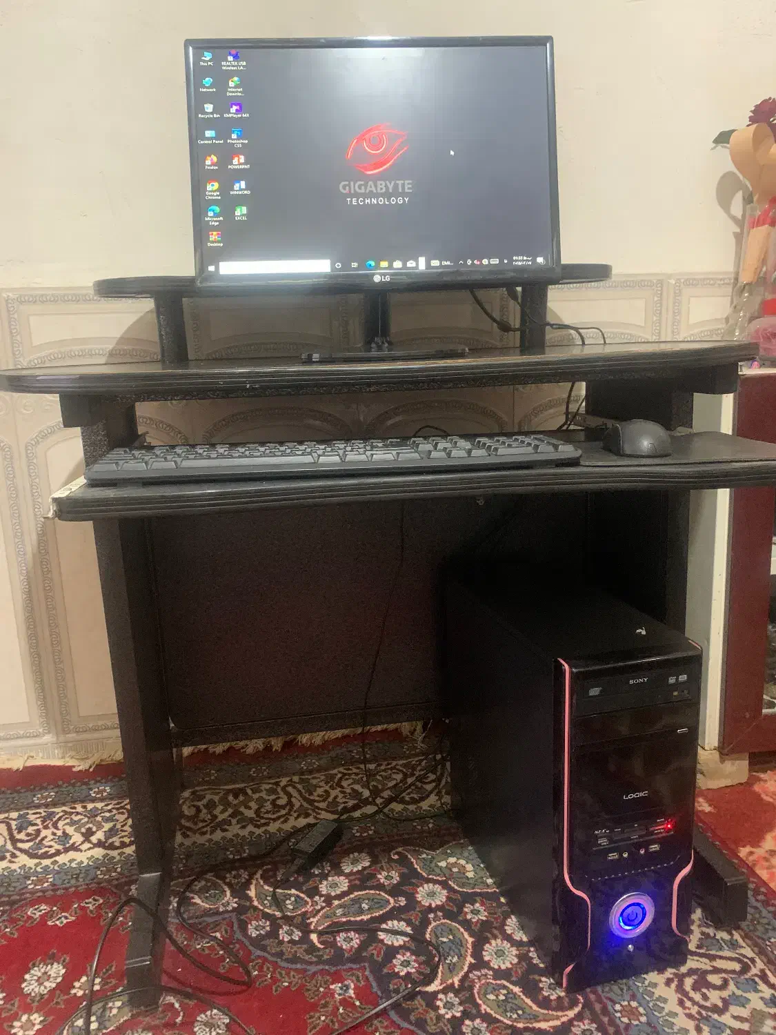 کامپیوتر همراه با میز|رایانه رومیزی|فیروزآباد (فارس), |دیوار