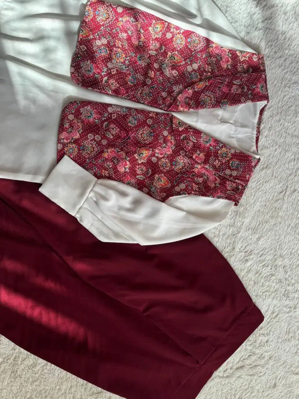 زنانه|لباس|شاهینشهر, گزبرخوار|دیوار