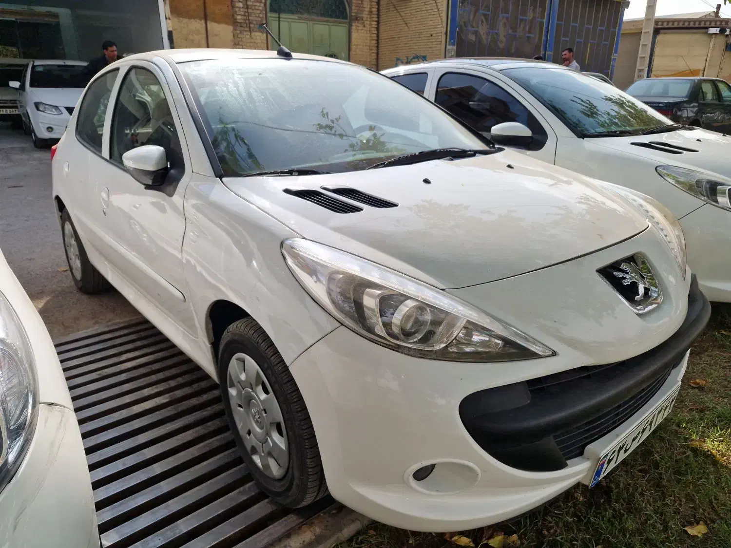 ۲۰۷ مدل ۴۰۲ درجه یک|خودرو سواری و وانت|نجف‌آباد, ویلاشهر|دیوار