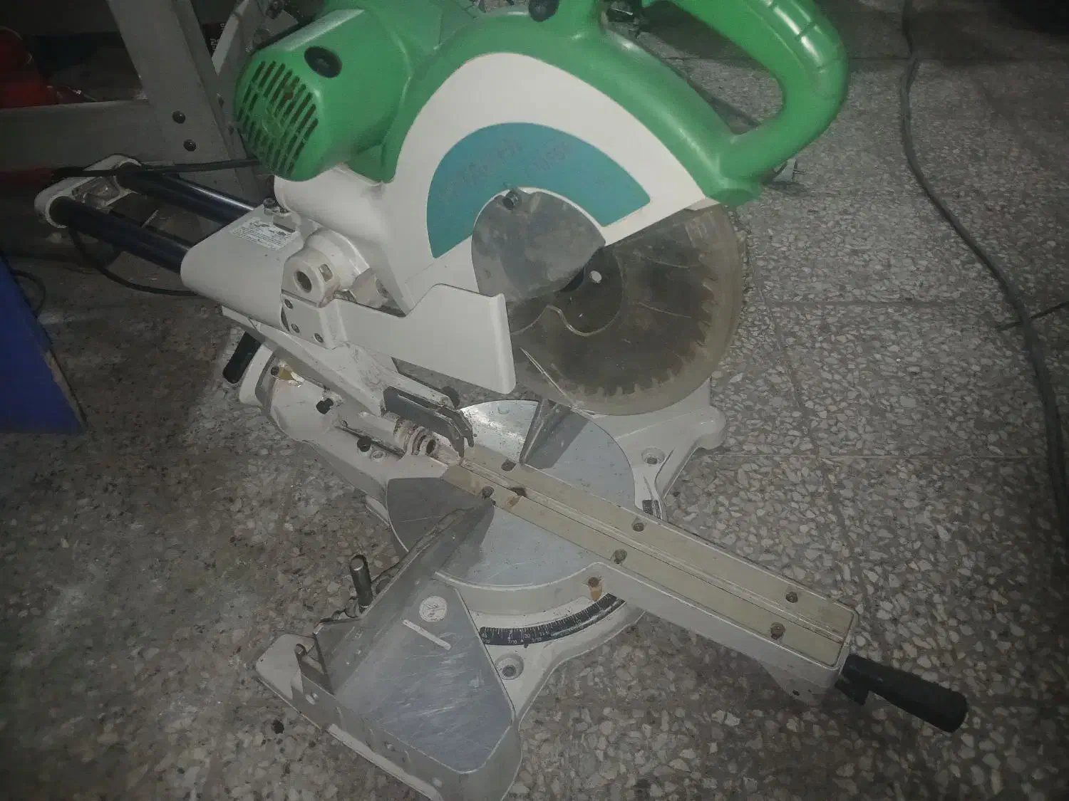 فارسی بر هیتاچی|ابزارآلات|خمینی‌شهر, |دیوار