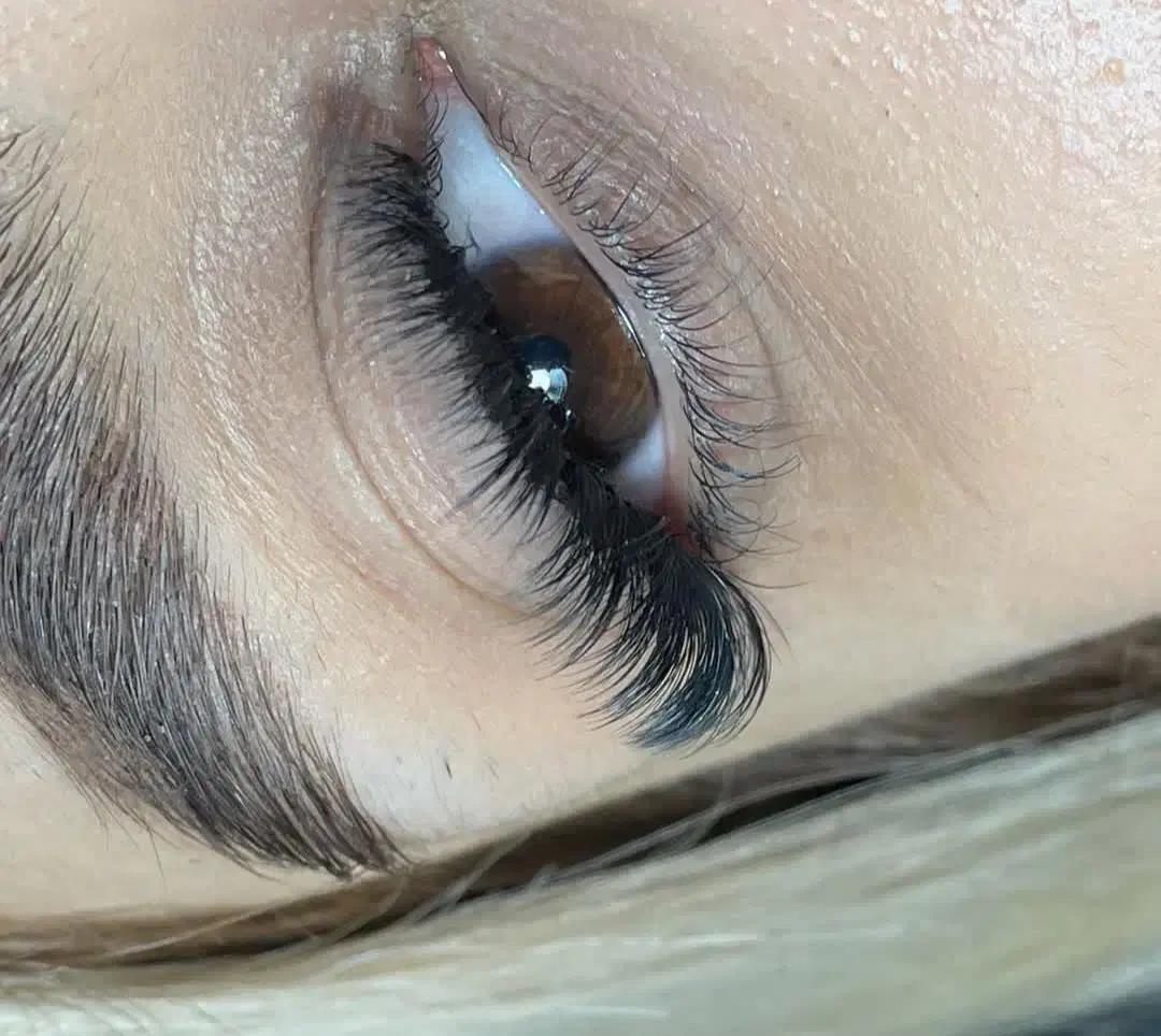 به یک مدل اکستنشن مژه نیازمندیم|خدمات آرایشگری و زیبایی|کاشان, فاز ۲ ناجی آباد|دیوار