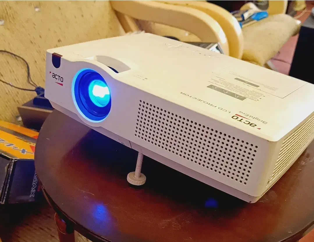 ویدئو پروژکتور ACTO با نور خوب لیکک|تلویزیون و پروژکتور|بهبهان, |دیوار