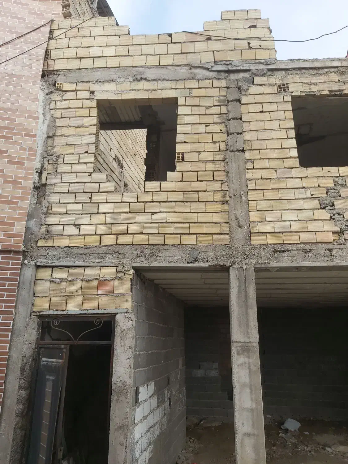 طبقه بالا دوبلکس ۱۱۰ متر نیمه کاره حمیدیان خ ایران|فروش آپارتمان|رشت, انصاری|دیوار