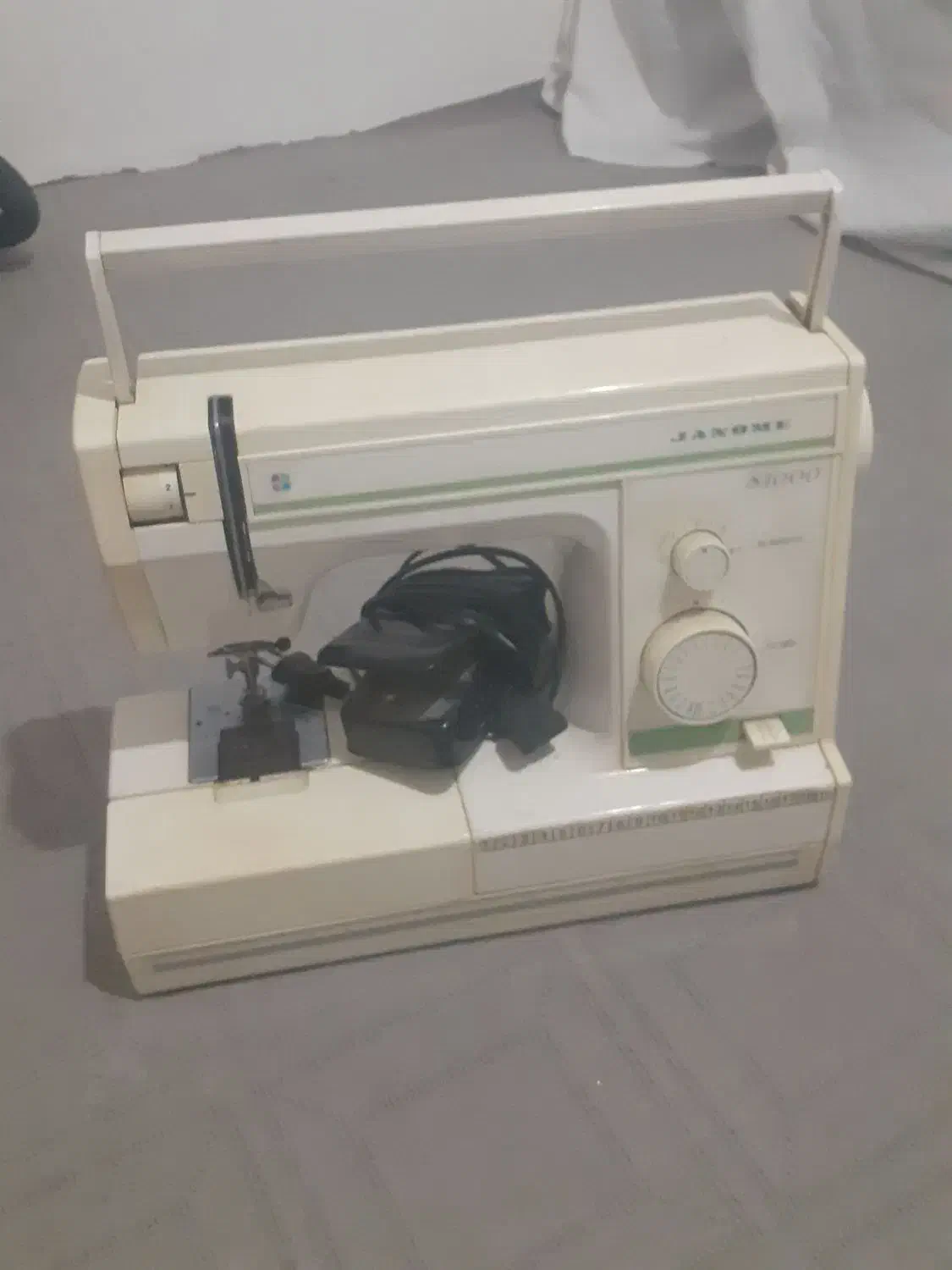 چرخ خیاطی کارکرده سالم|چرخ خیاطی و ریسندگی|سبزوار, غرب نیروگاه|دیوار