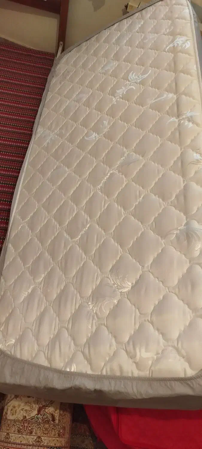 تخت خواب چوبی یکنفره همراه تشک با زیره کاملا محکم|تخت و سرویس خواب|فشم, |دیوار