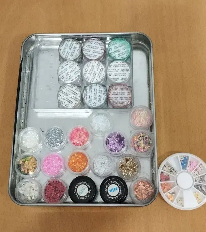 تعدادی لاکژل وکروم و تزیینات ناخن|آرایشی، بهداشتی، درمانی|کرج, آق تپه|دیوار