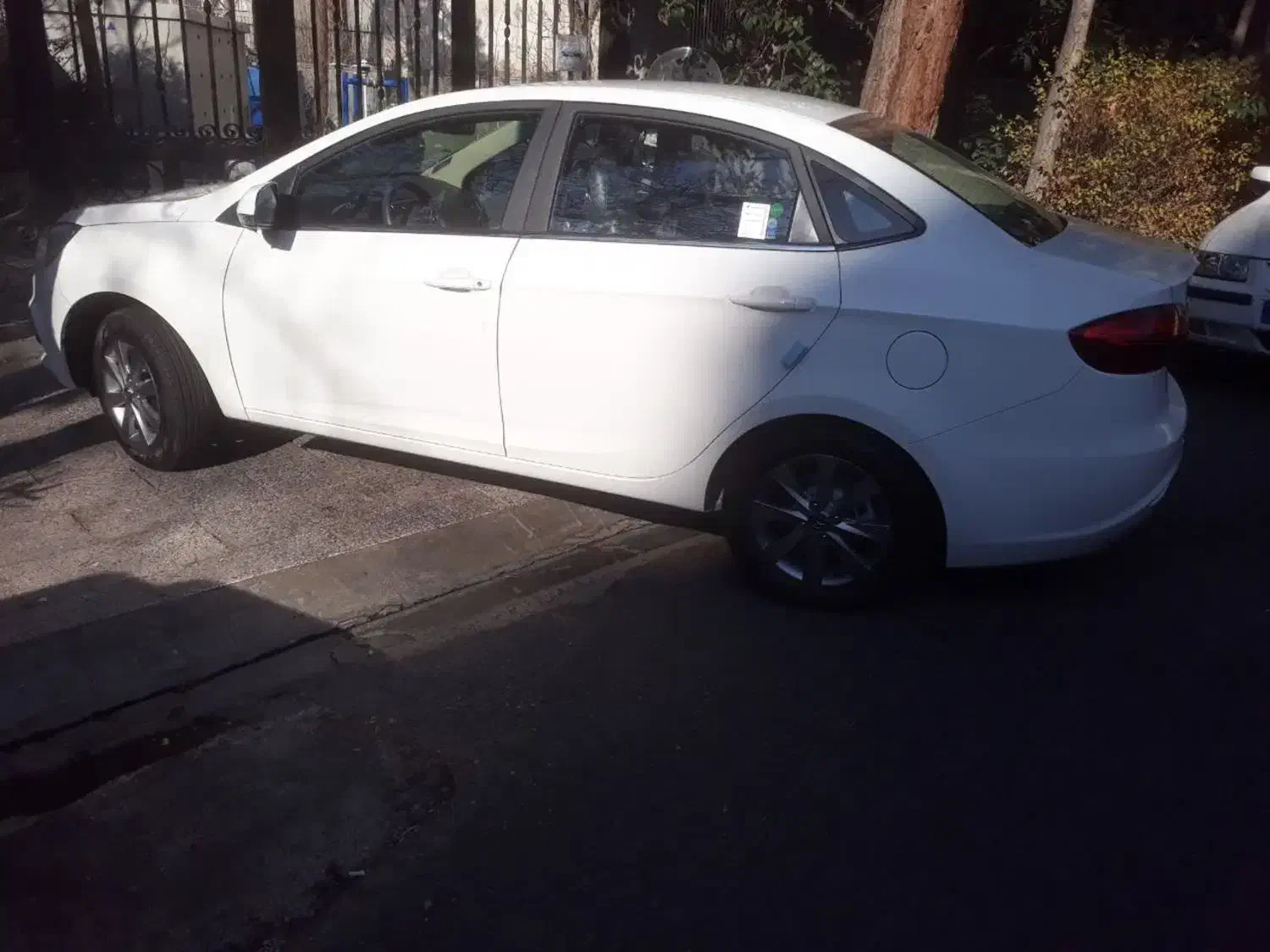 جک j4 مدل ۱۴۰۲ سفید|خودرو سواری و وانت|تهران, امام زاده عبدالله|دیوار