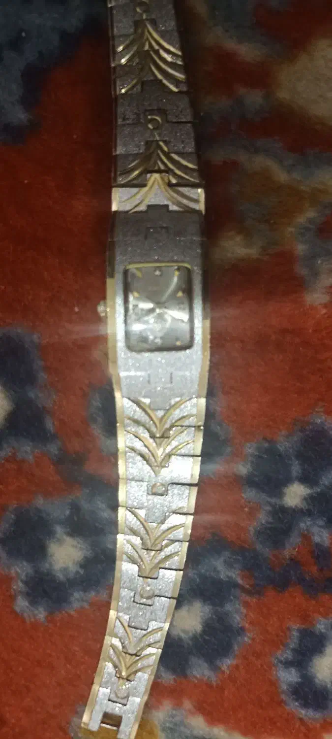 ساعت|ساعت|قم, دروازه ری|دیوار