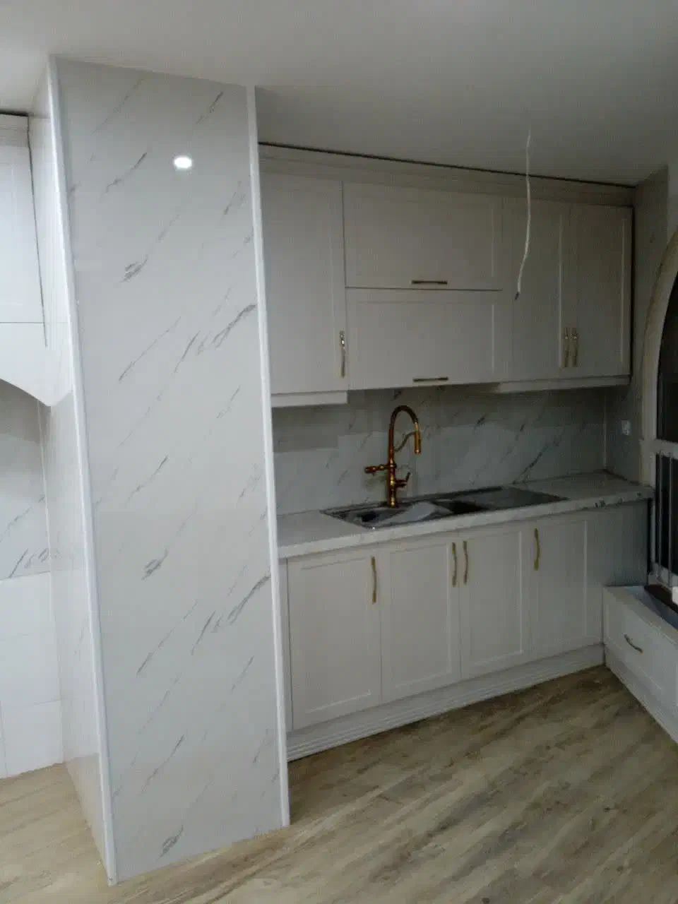 نصب انواع قرنیز،پارکت،کفپوش وغیره|خدمات پیشه و مهارت|اراک, |دیوار