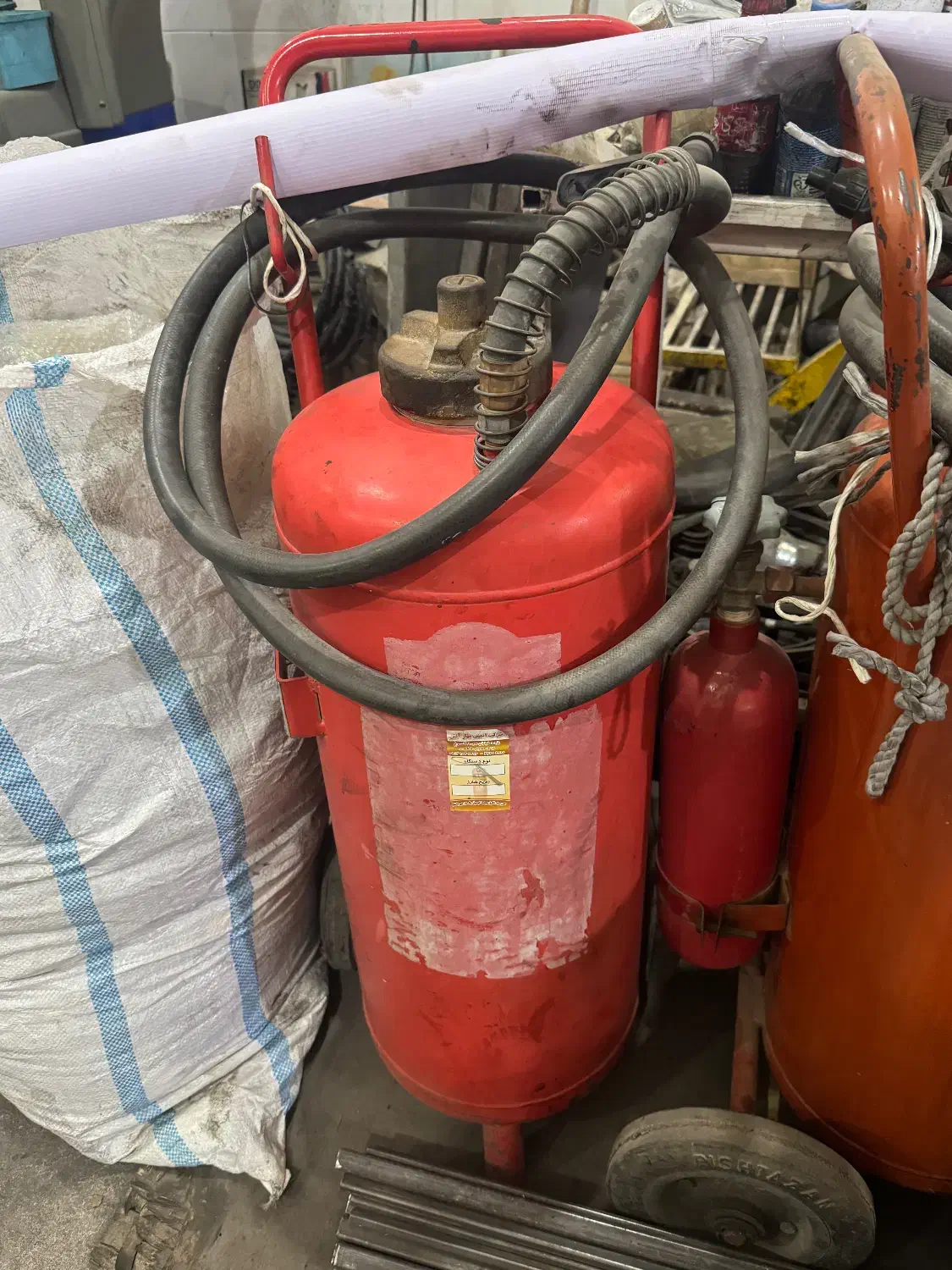 کپسول اتش نشانی|ابزارآلات|حمیدیا, |دیوار