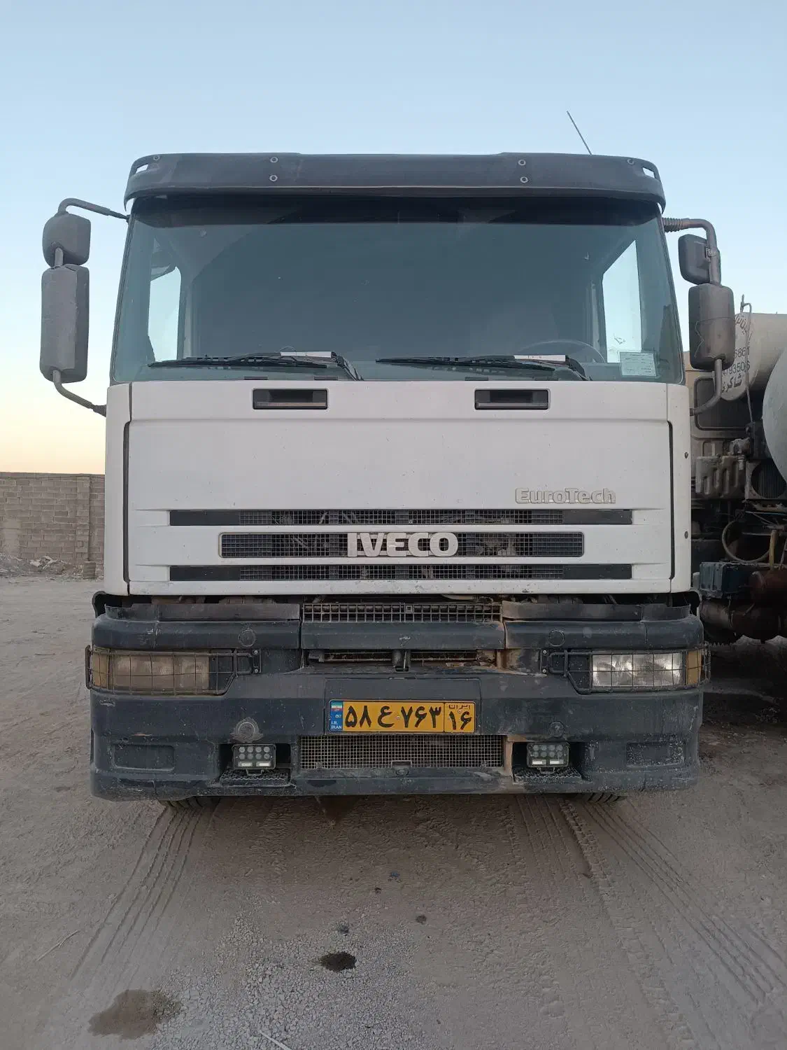 راننده پایه یک تریلی میکسر|استخدام حمل و نقل|قنوات, |دیوار