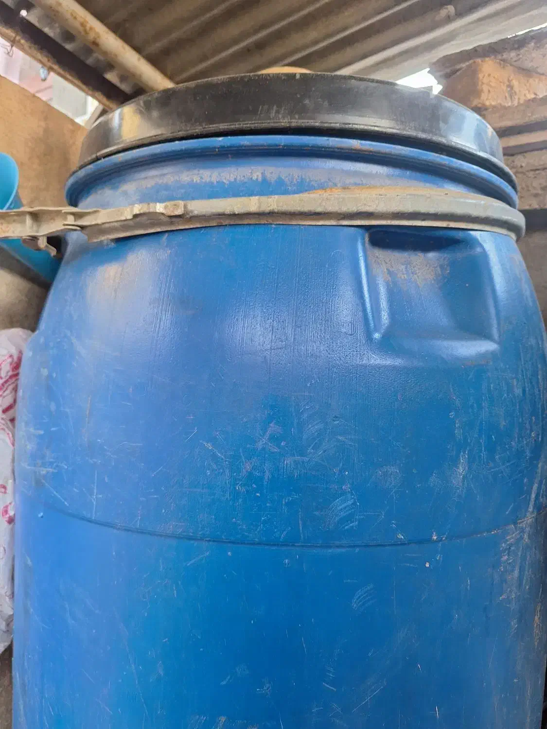 بشکه پلاستیکی|ظروف نگهدارنده، پلاستیکی، یک‌بارمصرف|ساوه, |دیوار