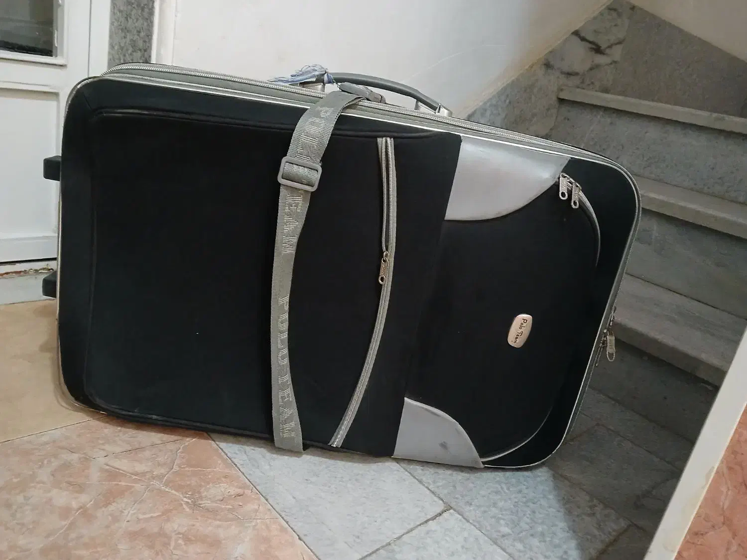 چمدان برزنتی|کیف، کفش، کمربند|همدان, |دیوار