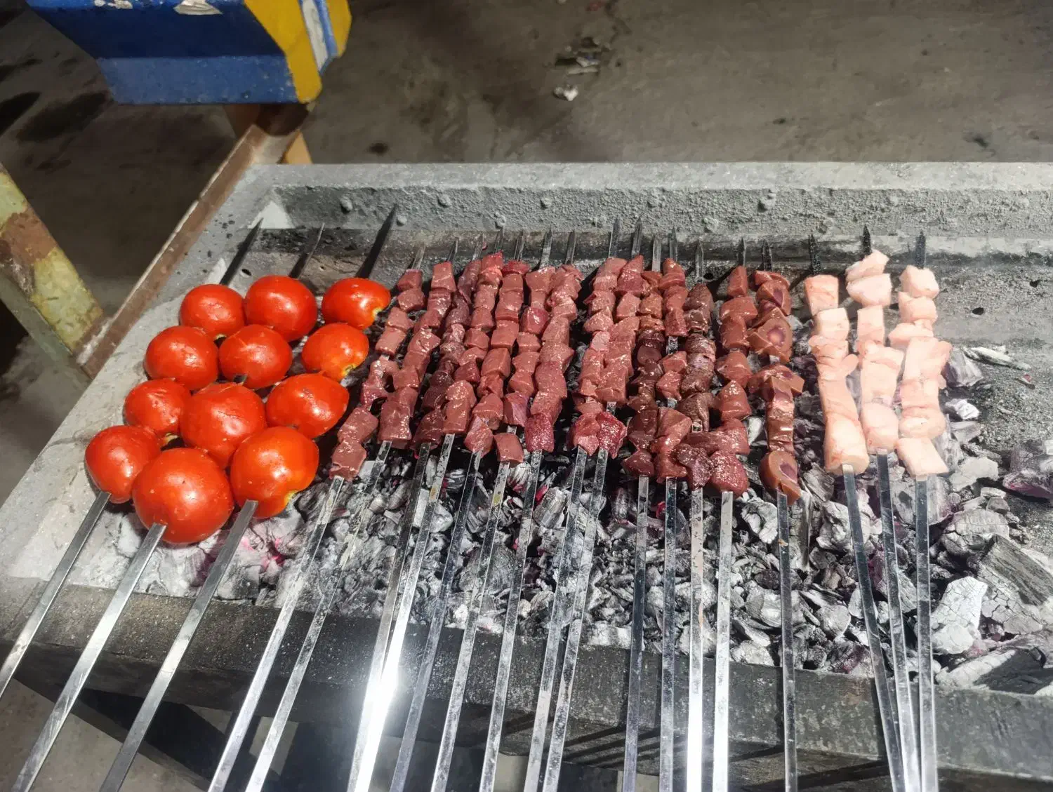 کار در جگرکی و کباب سرا|استخدام خدمات فروشگاه و رستوران|زارچ, |دیوار