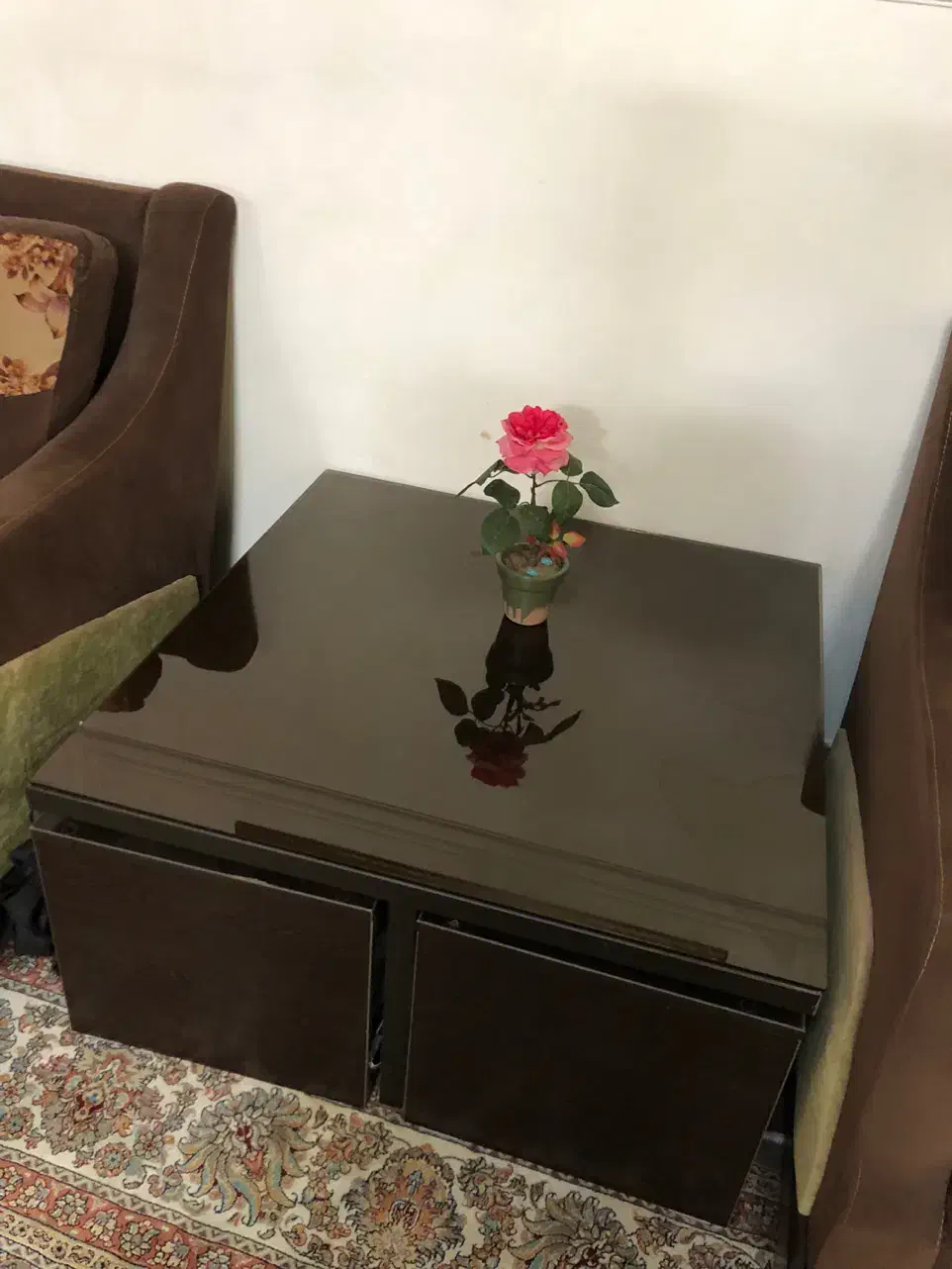 مبل ۷ نفره و میز وسط شیشه ای و چوبی mdf|مبلمان خانگی و میز عسلی|قائم‌شهر, |دیوار