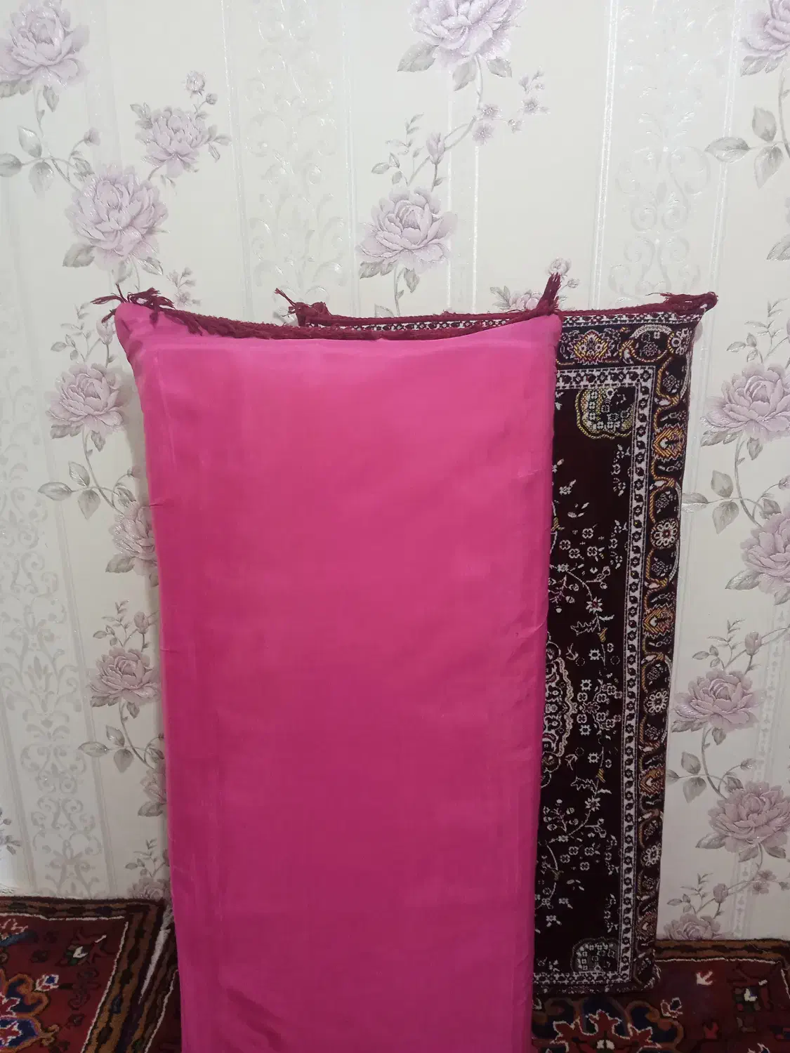 متکه|رختخواب، بالش، پتو|اهر, |دیوار