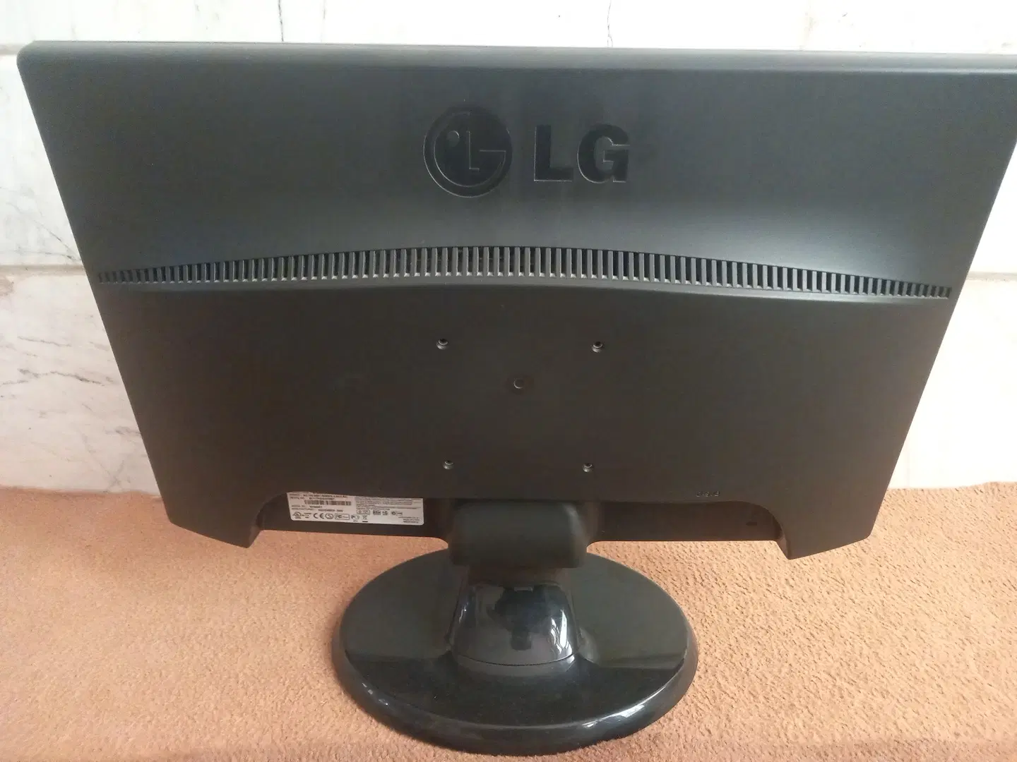 مانیتور ۱۹ اینچ LG|قطعات و لوازم جانبی رایانه|قم, نیروگاه|دیوار