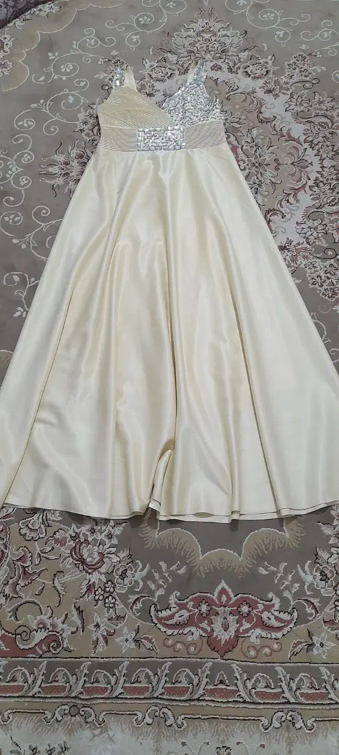 لباس مجلسی زنانه|لباس|لاهیجان, بوجایه|دیوار