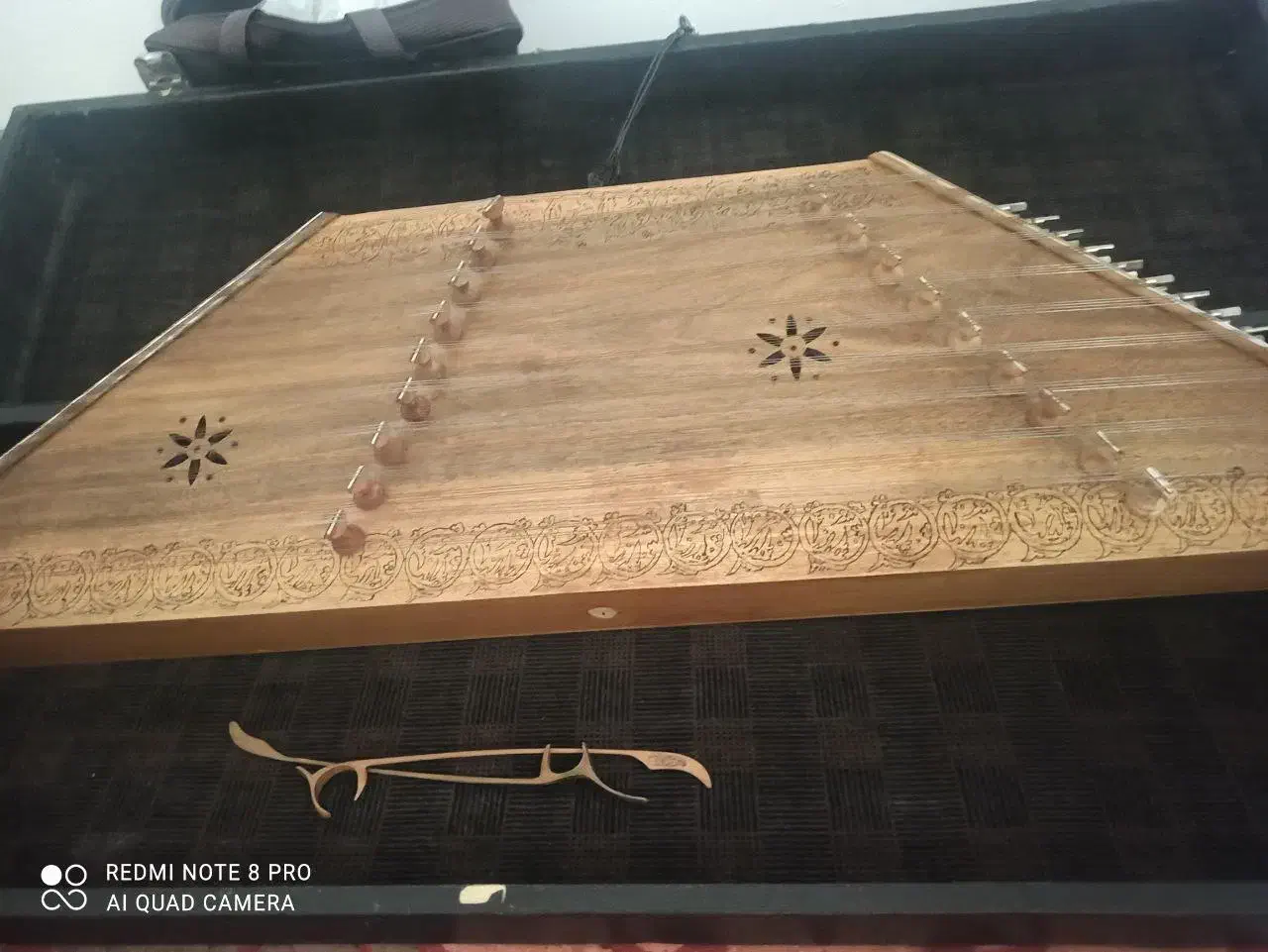 سنتور|سازهای سنتی|مشکین‌دشت, |دیوار