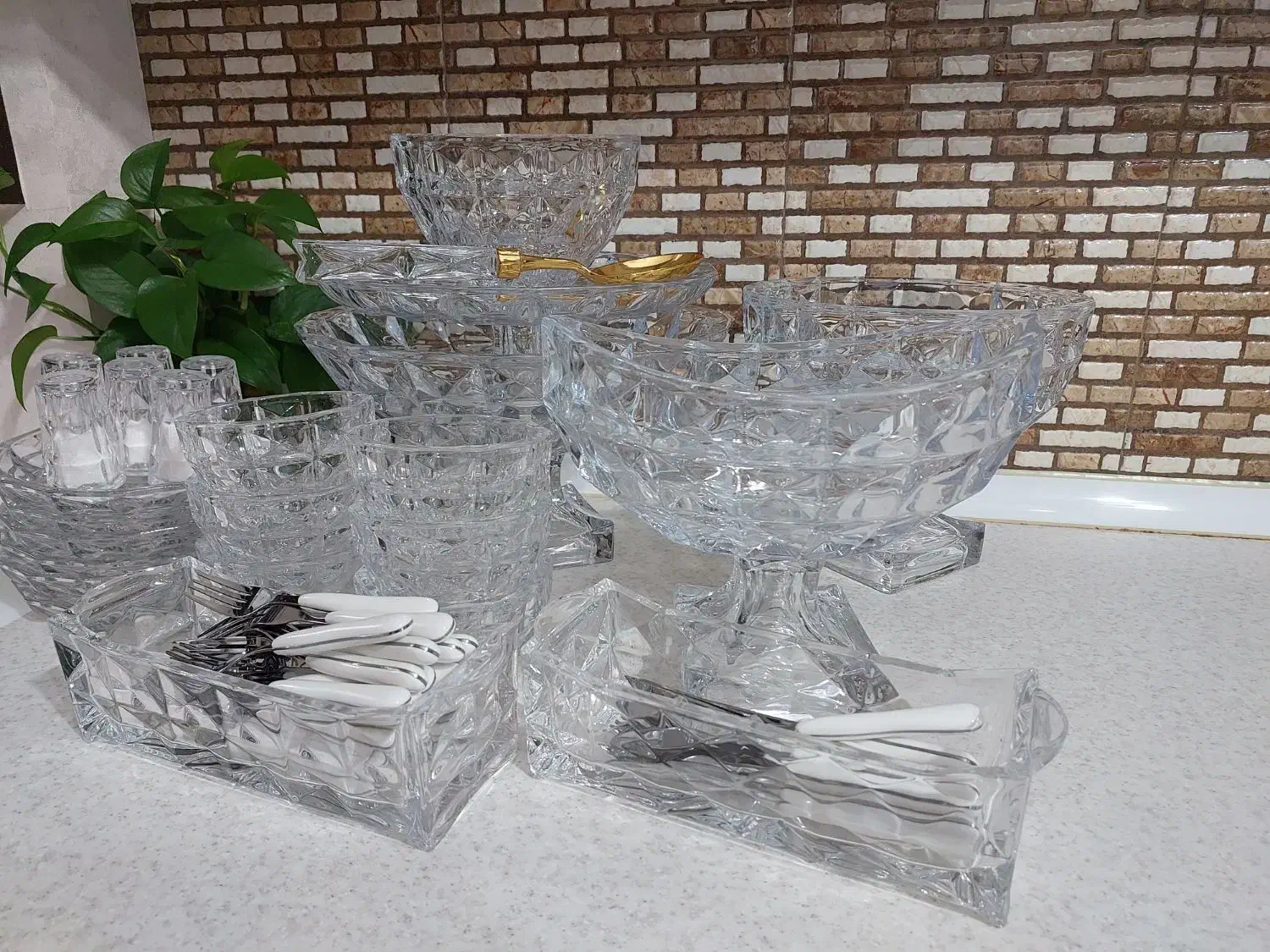 تمیزوبدون لب پر|ظروف سرو و پذیرایی|اصفهان, ملاصدرا|دیوار