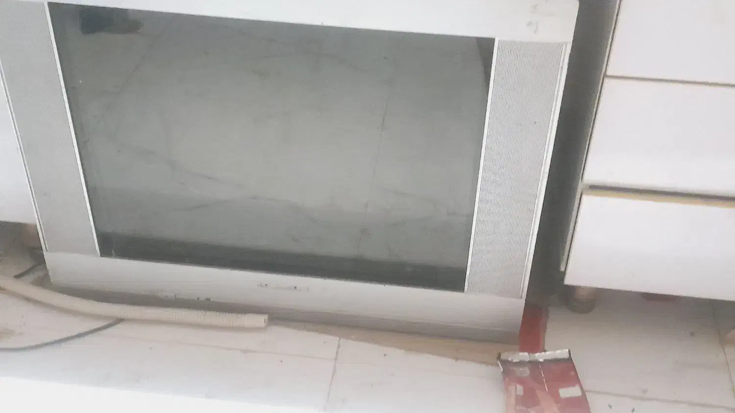 تلویزیون قدیمی|تلویزیون و پروژکتور|خان ببین, |دیوار