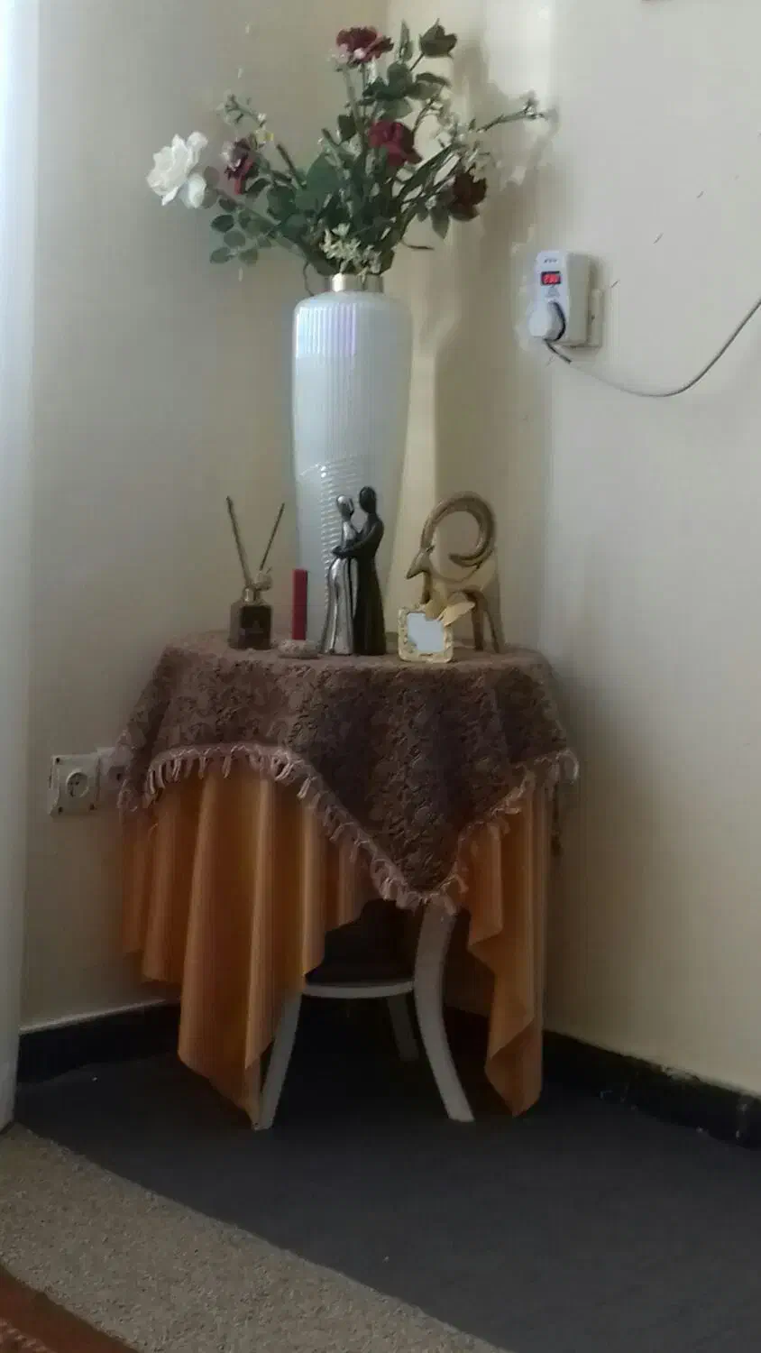 میزخاطره.آباژور.آینه قدی.آینه قدی سفیدبامیزتلفن|آینه|دهدشت, |دیوار