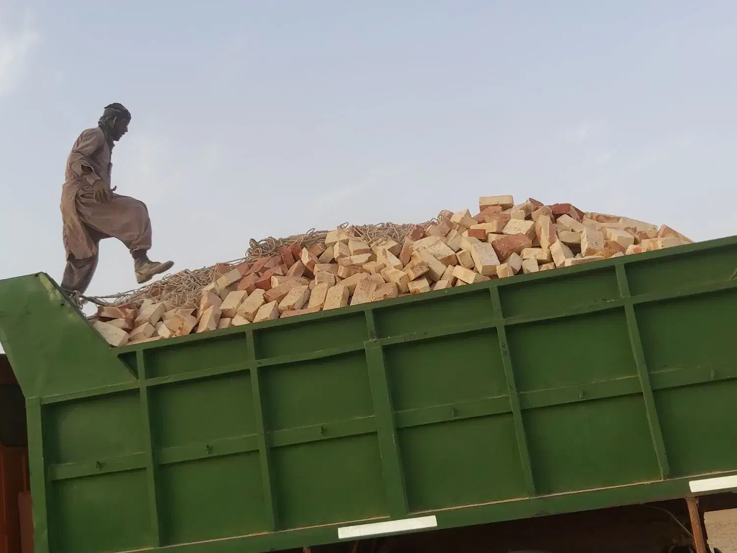 آجر شن درجه یک تمیز در صورت نیاز زنگ بزنید|مصالح و تجهیزات ساختمان|زاهدان, |دیوار