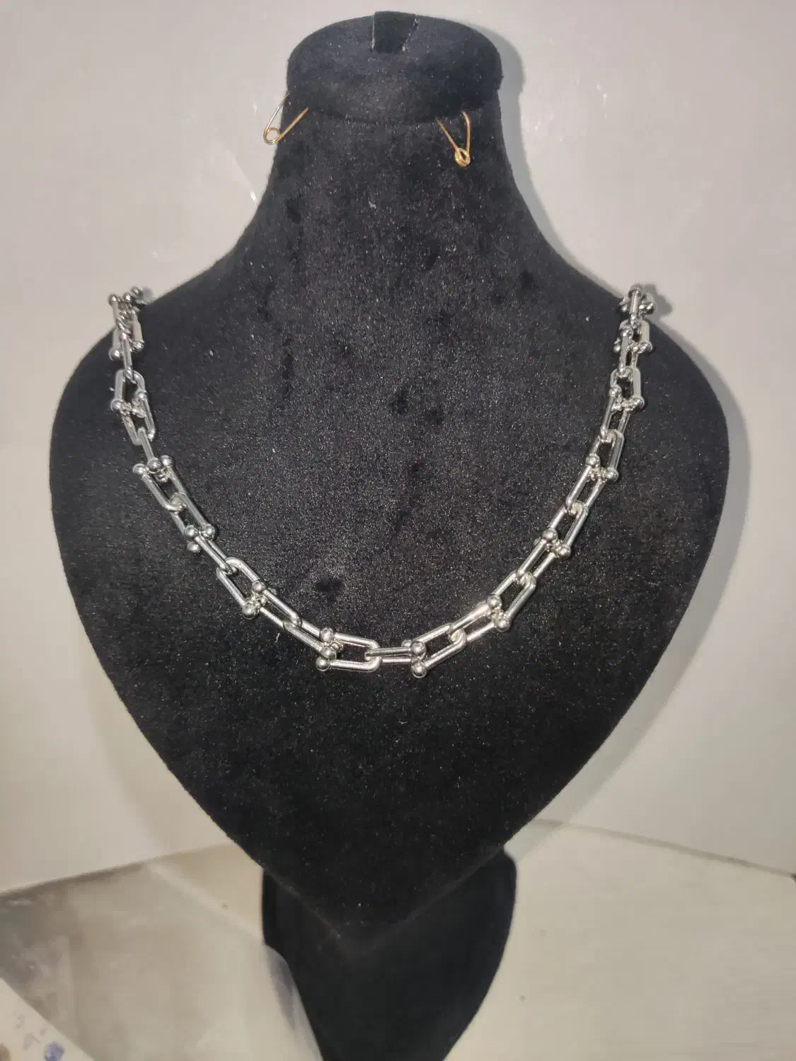 گردنبند تیفانی|بدلیجات|پاکدشت, پاکدشت (مامازند)|دیوار