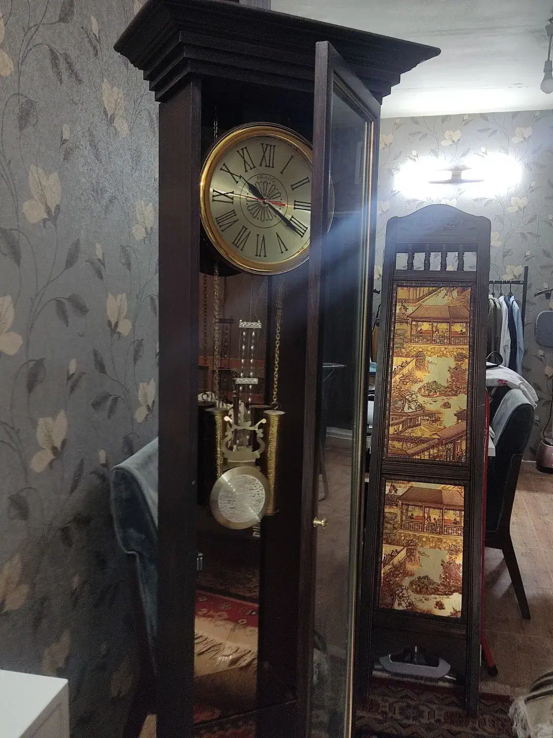 فروش فوری ساعت ایستاده چوبی مجلل و زیبا|ساعت دیواری و تزئینی|اصفهان, مصلی|دیوار