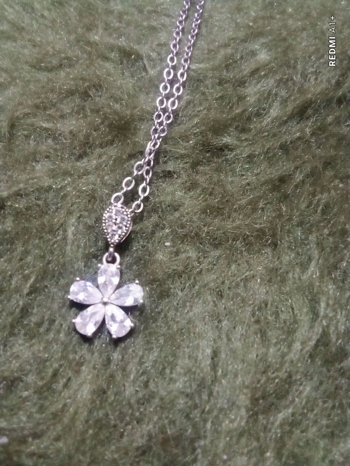 گل تو گردنی نقره کار نگین روش قشنگ کار شده|بدلیجات|اراک, |دیوار