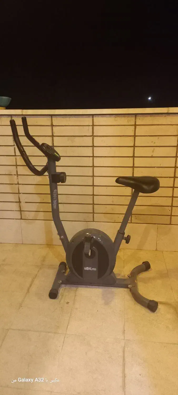 دوچرخه ثابت فیتنس خانگی|تجهیزات ورزشی|بروجن, |دیوار