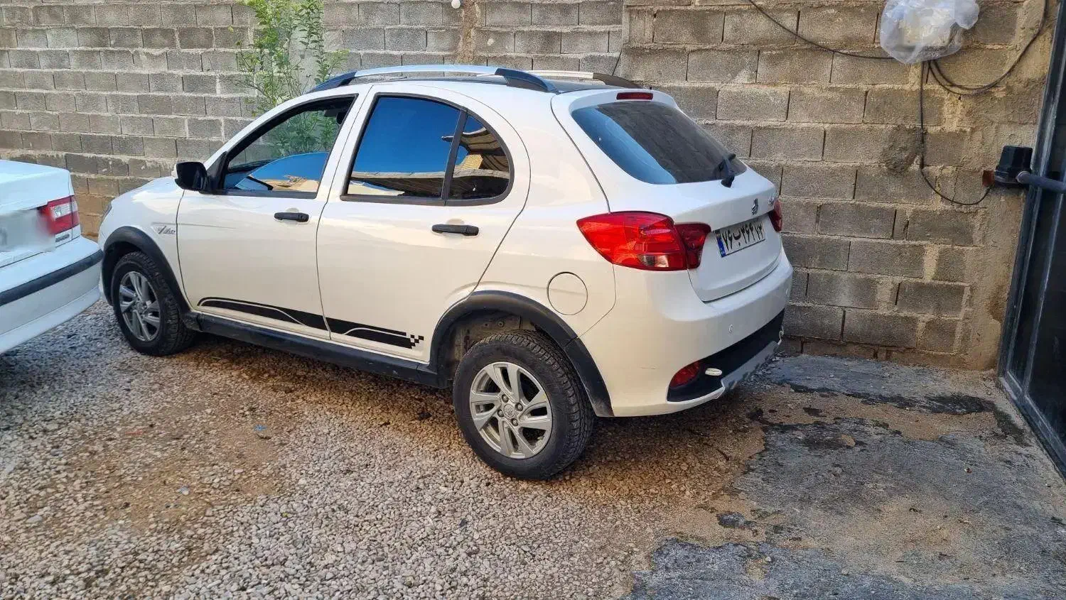 کویک ار سفید مشکی مدل ۴۰۲|خودرو سواری و وانت|جهرم, |دیوار