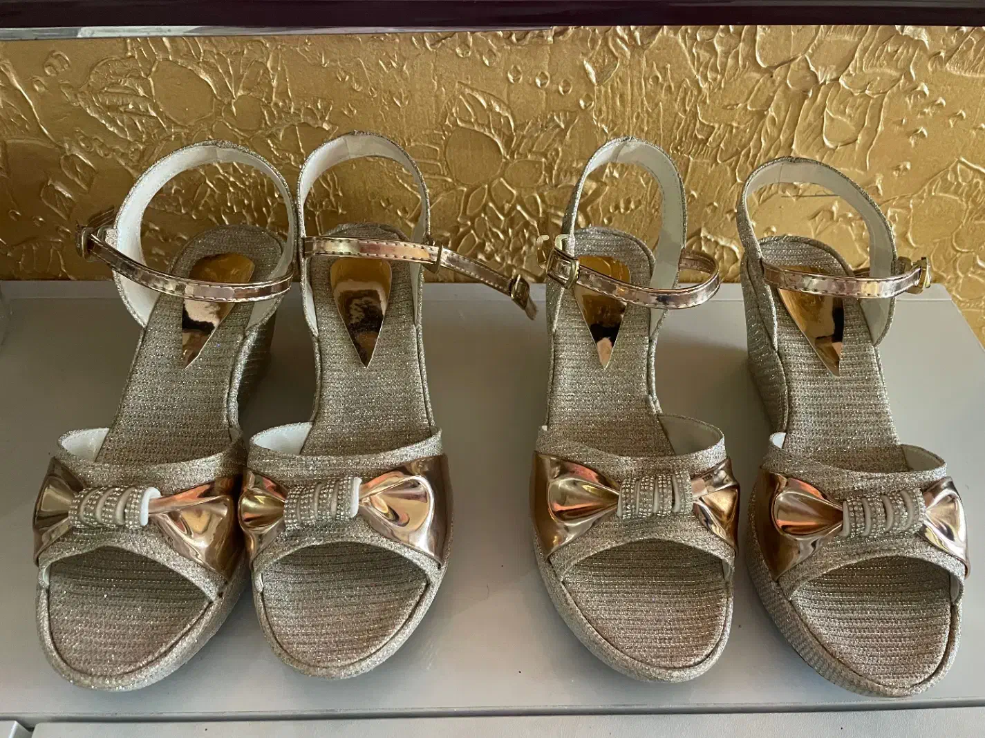 ۲ جفت کفش زنانه|کیف، کفش، کمربند|فریدون‌کنار, |دیوار