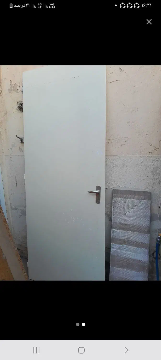 پنجره آهنی و درب چوبی|مصالح و تجهیزات ساختمان|کاشان, باغ ماجد|دیوار