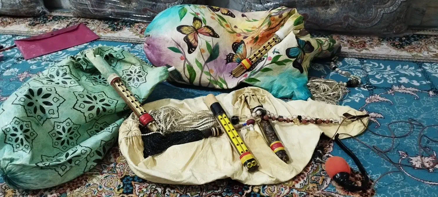 نی انبان|سازهای بادی|اصفهان, همدانیان|دیوار