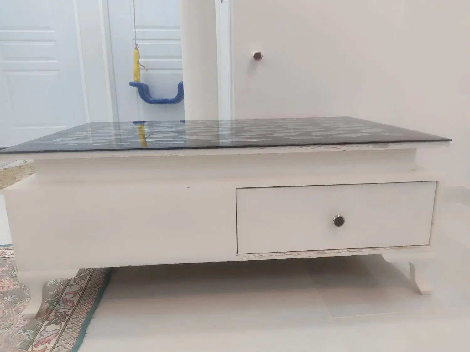 میزعسلی|مبلمان خانگی و میز عسلی|صحنه, |دیوار