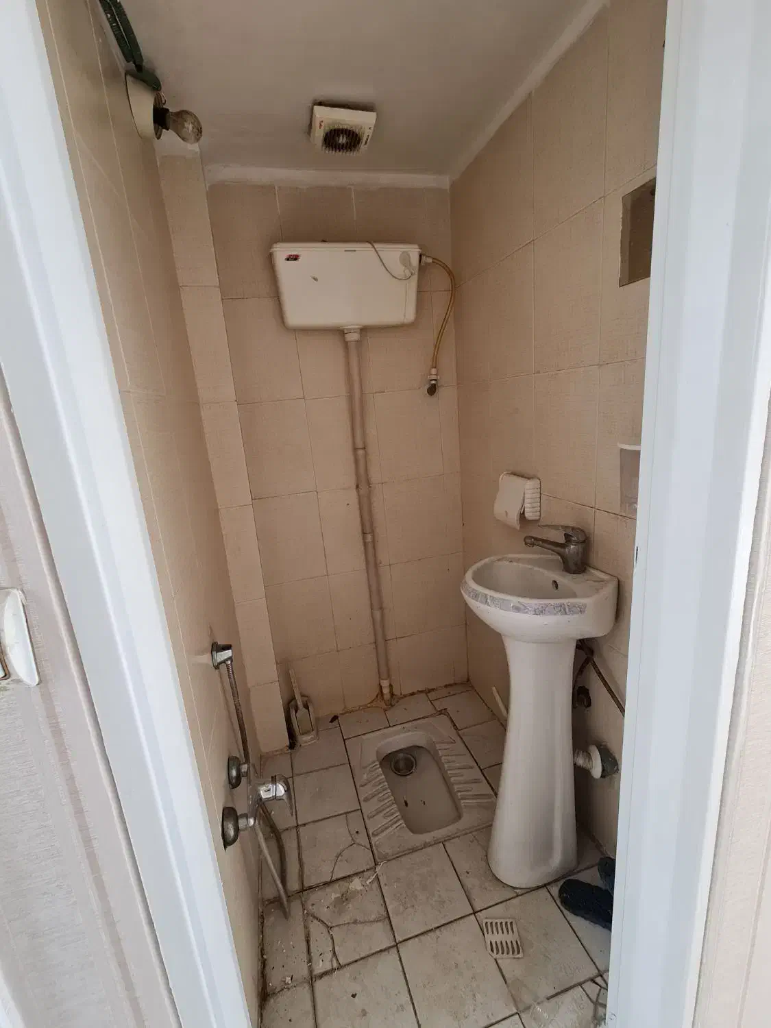 ۶۰ متر در طبقه اول تخلیه رنگ شده