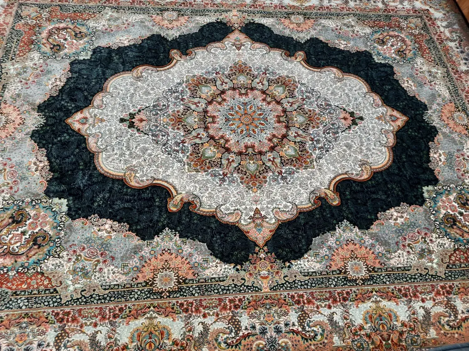 فرش ۱۲متری|فرش|قم, شاه سید علی|دیوار