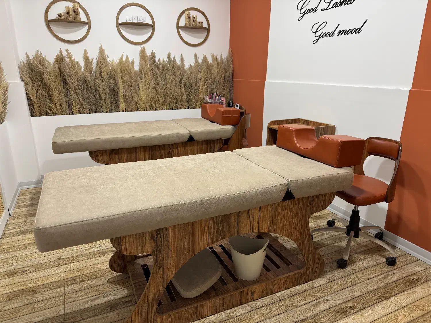 تجهیزات سالن زیبایی بسیار نو و تمیز با قیمت مناسب|آرایشگاه و سالن‌های زیبایی|سمنان, |دیوار