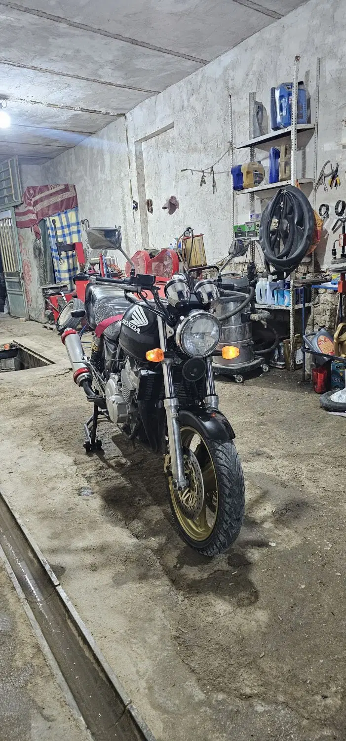 cb400.      مدل2000|موتورسیکلت|کالپوش, |دیوار