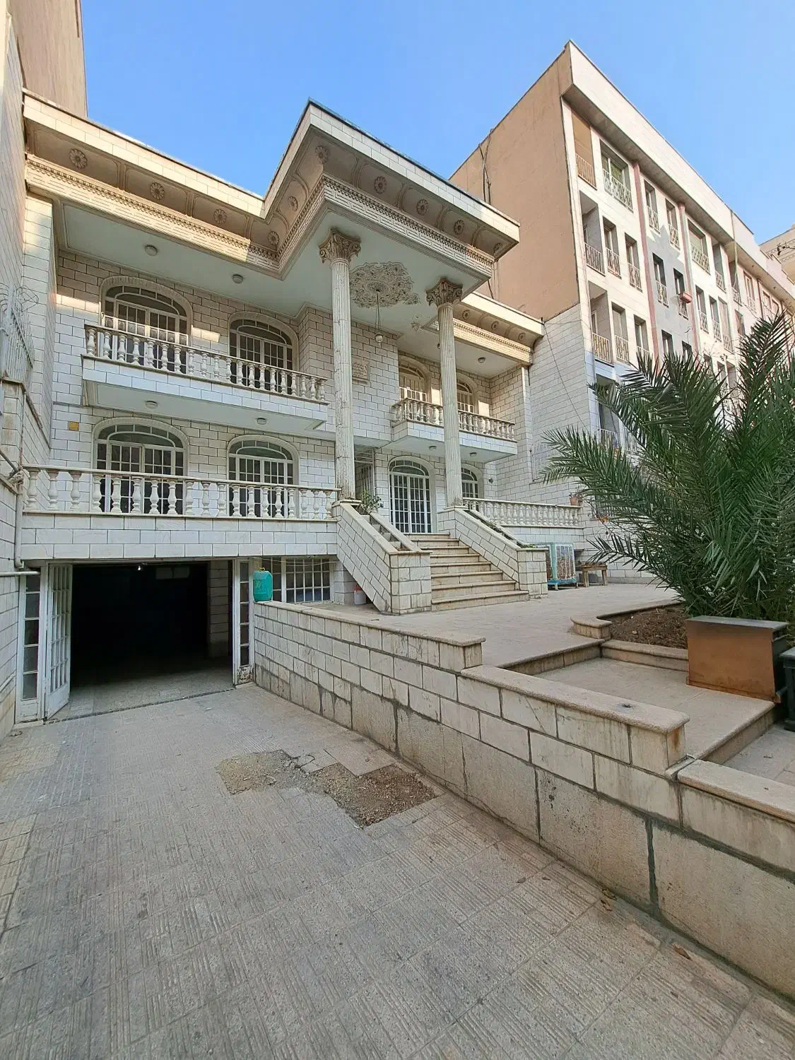 ۹۵ متر همکف بلوار فردوس غرب سازمان برنامه